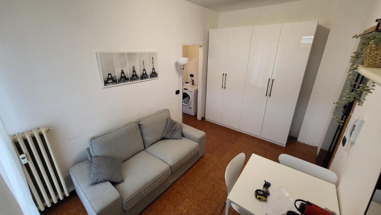 Appartamento Di Fronte All'Ospedale Modena Luaran gambar
